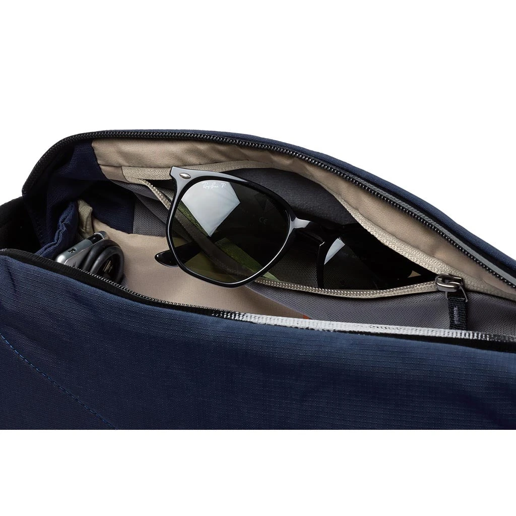 Bellroy New Venture Sling 9L 9 Bellroy New Venture Sling 9L