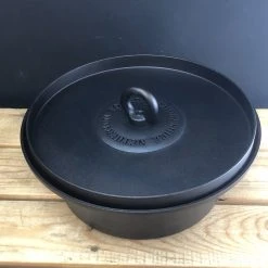 Netherton Foundry Dutch Oven With Hot Coals Lid